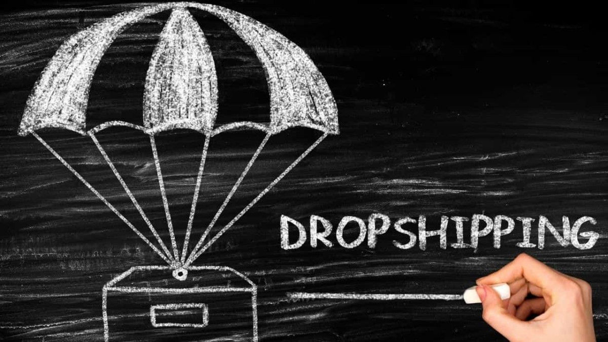 "Dropshipping" written on a chalk board