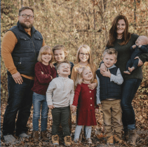 Shawn Hill, his wife and their 7 kids