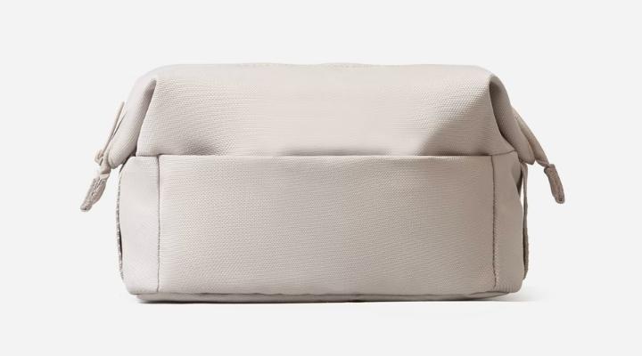 The 22 Best Travel Toiletry Bag Options in 2022: Bagsmart, Away, Dagne  Dover, Calpak, Beis, Paravel